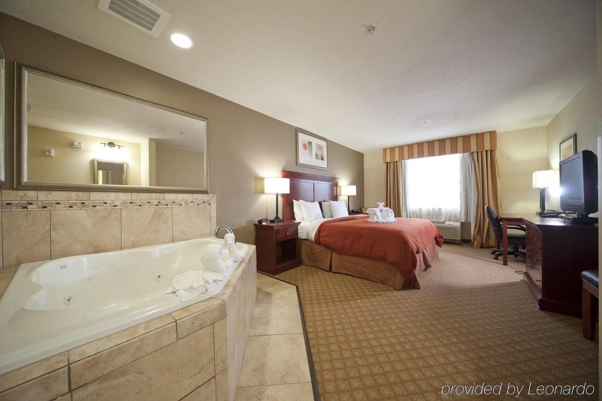 Seffner Inn&Suites Zimmer foto